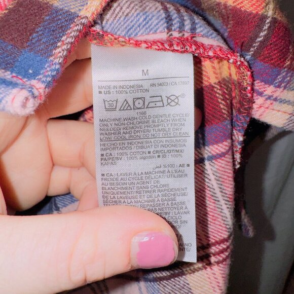 Old Navy NWT Red Plaid Long Sleeve Button Front Boyfriend Shirt size medium - Picture 6 of 7